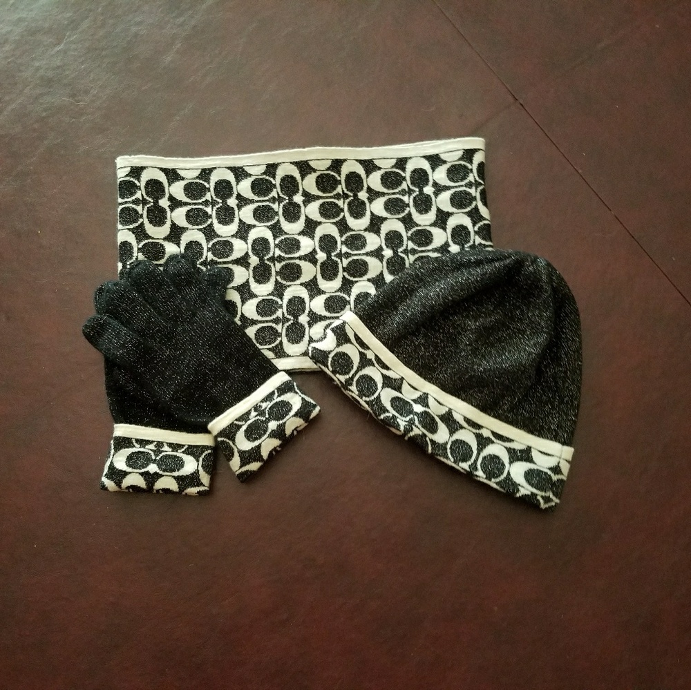 Coach hat, scarf, and gloves matching set!